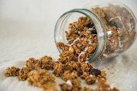 Zo maak je knapperige granola zonder suiker toe te voegen